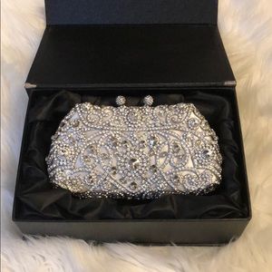 Gorgeous sparkling rhinestone clutch!